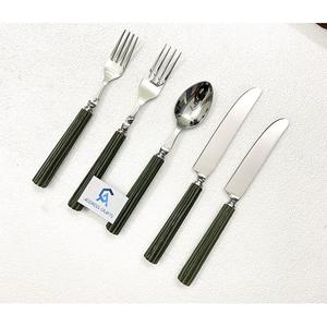 Juego de Cubiertos con Asas de Resina Personalizadas para Ensalada, Cuchara, Tenedor, Cuchillo, Artículos de Hotel y Restaurante - Product Image 4
