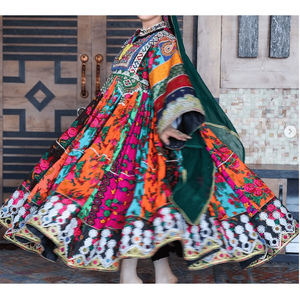 Robe maxi pour femme de style tribal ethnique vintage en mousseline de soie imprimée avec des broderies et des motifs unis teints en toute surface, idéale pour les fêtes - Product Image 1