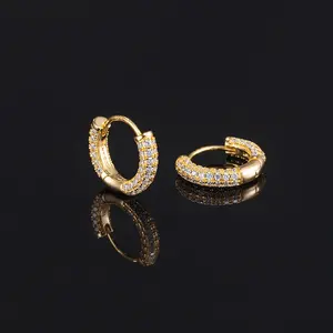 Aros de Plata de Ley con Diamantes Cultivados en Laboratorio Estilo Huggie - Regalo Ecológico para Fiestas - Product Image 2