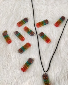 Vente en gros de pendentifs Orgonite Sevenchakra Qualité incroyable Forme rectangulaire Symbole énergétique en cuivre Pierre semi-précieuse Artisanat pour - Product Image 6