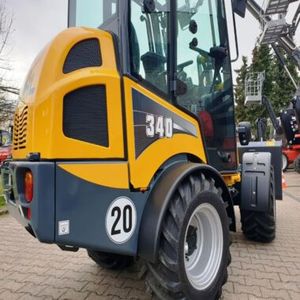 Mini-chargeuse sur pneus diesel hydraulique compacte pour chantier de construction, exploitation agricole et aménagement paysager - Product Image 3