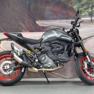 Ducati Monster Plus Aviator Grey superbike como nueva - Product Image 4