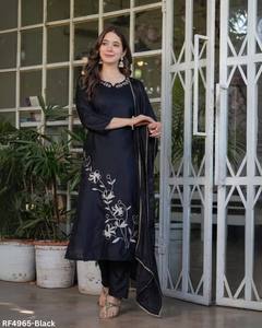 Ensemble de costume ethnique trois pièces pour femme avec bas brodé en rayonne de viscose Kurti et soie Chinon Dupatta - Product Image 6