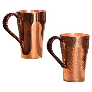 Elegante taza de mula de cobre con acabado de alto brillo y forma tradicional hecha para servir bebidas de vodka de menta con un toque frío - Product Image 5