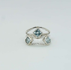 แหวนพลอยบุษราคัมสีฟ้าพร้อมฐานหนามเตยเงินสเตอร์ลิงเดือน925 - Product Image 1