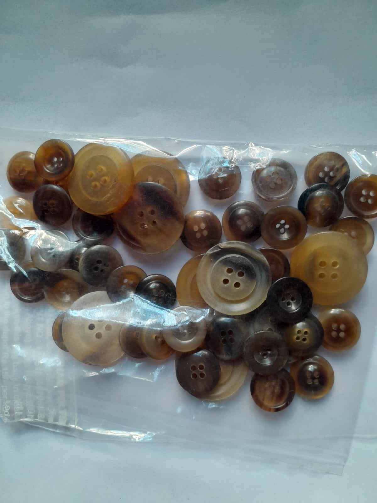 เฉดสีธรรมชาติสีดำ, สีน้ำตาล, ครีมหรือรูปแบบฮอร์นผสม