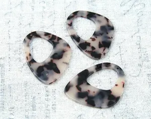 Pendientes de Cuerno de Búfalo de Estilo Náutico Orgánico para Mujer al Mejor Precio, Hechos a Mano, Pulidos, Decoraciones Navideñas, Ecológicos y Naturales - Product Image 3