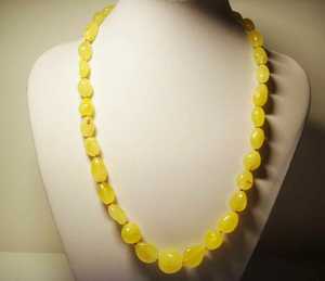 Luxury Vintage Women's Beaded <b>Resin</b> Necklace with Genuine Quality for Party and Wedding Gifts - Product Image 3
