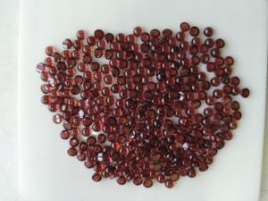 พลอยโกเมนสีแดงสายกลม5มม. ธรรมชาติอัญมณีหลวมคุณภาพที่ยอดเยี่ยมสำหรับการทำเครื่องประดับสร้อยคอ - Product Image 2