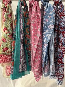 Châle en coton indien fait à la main, paréo de plage imprimé floral et décoratif Duppata pour femmes - Product Image 6