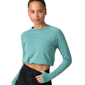 T-shirts à col rond personnalisés de haute qualité pour femmes Yoga Wear Crop Top pour femmes avec Style de manches de couleur personnalisée et option d'impression - Product Image 1