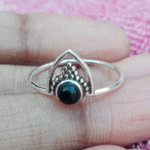 Anillo de bodas de plata de ley 925 hecho a mano para mujeres y niñas, bisel de piedras preciosas de ónix negro hecho a medida, nuevo diseño, favores de fiesta - Product Image 5