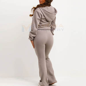 เสื้อครอปท็อปผู้หญิงแบบขายส่ง ชุดวอร์มขาบาน ราคาโรงงาน เสื้อครอปท็อปผู้หญิงแบบขายส่ง ชุดวอร์มขาบาน - Product Image 3