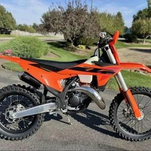2025 pour la série de motos tout-terrain KTMS 125 XC - Product Image 3