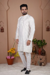 Pijama Kurta de Seda de Alta Calidad para Hombre con Bordado Intenso para Vestimenta Tradicional en Bodas, Puja y Diwali - Product Image 4