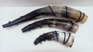 Cuernos para beber de búfalo natural hechos a medida con correas de cuero disponibles en 3 tamaños de 24, 16 y 12 pulgadas para reventa - Product Image 4