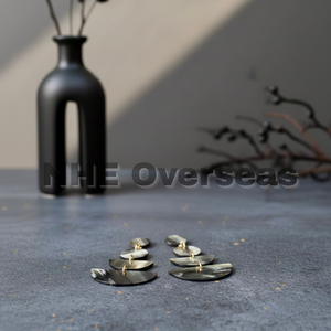 Boucles d'oreilles en corne naturelle véritable, fabriquées à la main avec soin |   Bijoux légers et élégants en corne de buffle |   Fabriqué avec soin par Careby NHE Overseas - Product Image 3