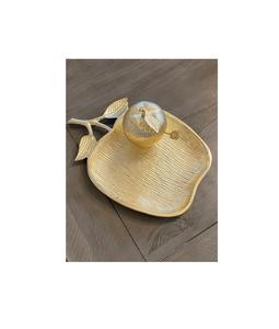 Plateau de service en métal de style vintage classique avec un design en relief lourd idéal pour servir ou exposer des objets de collection - Product Image 1