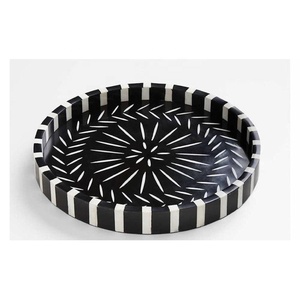Plateau de service rond en métal et MDF avec motif moderne fait à la main en incrustation d'os avec fonction de service de café et de thé - Product Image 2
