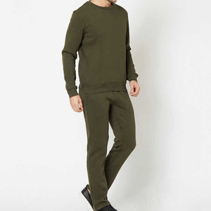 Survêtement pour homme avec design classique, tissu respirant et coupe lisse, idéal pour l'entraînement en équipe et le streetwear au quotidien - Product Image 4