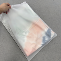 Sacs Ziplock CPE givrés semi-transparents pour vêtements, prêts à l'expédition, 0,12 mm, auto-scellants, en plastique, pour emballage de vêtements