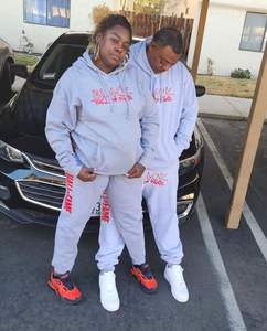 Conjunto Deportivo de Hombre al por Mayor con Logotipo Personalizado, Color Sólido, Trajes Deportivos de Alta Calidad, Ropa Deportiva Urbana para Hombre, Conjunto de Sudadera con Capucha Estampada - Product Image 3