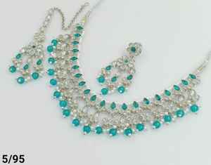 Nuevo diseño de flores Ad sin cortar plateado tradicional y de moda perla y Kundan tachonado gargantilla collar conjunto joyería conjunto Niña - Product Image 1