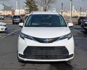 Toyota Sienna LE VAN 2024 Usada, 8 Pasajeros, Tracción en las Cuatro Ruedas, con Bajo Kilometraje - Product Image 3