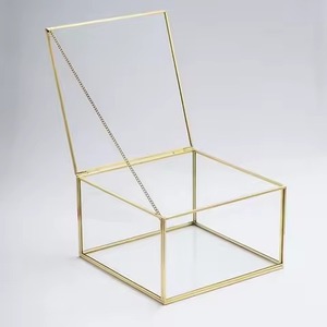 Mini boîte à bijoux en verre avec cadre en métal moderne et élégant, design décoratif doré pour cadeaux féminins - Product Image 4