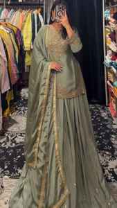 Traje Sharara de Diseño Moderno con Dupatta para Diwali y Eventos en la Playa - Product Image 3