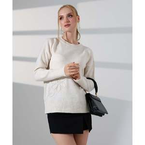 Pull à col rond avec motif brodé - Beige - Product Image 1