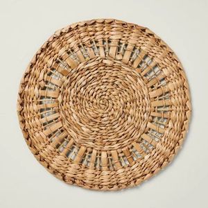 Assiette en rotin classique avec tissage détaillé, parfaite pour les hôtels, villas, appartements, restaurants et événements de mariage - Product Image 6