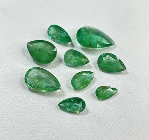 Meilleur prix pour des émeraudes naturelles zambiennes de qualité supérieure, forme poire, couleur vert moyen, pierres précieuses en vrac pour la fabrication de bijoux - Product Image 1