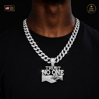 Collar con colgante de letras 'TRUST NO ONE' estilo Hip Hop, con incrustaciones de diamantes de imitación, de aleación de zinc con engaste de garra, estilo Hip Hop, tipo cadena Miami 'Iced Out' de fábrica