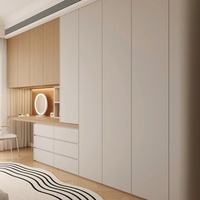 Armoire de chambre à coucher minimaliste moderne, allant du sol au plafond, avec un design personnalisé tout neuf et des matériaux écologiques