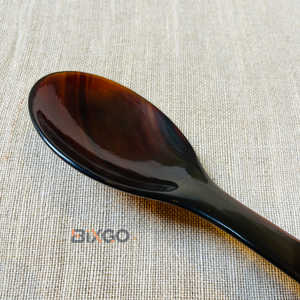 Pendientes de Moda Negros Lisos de Acero Inoxidable Hechos a Mano de Primera Calidad, Ecológicos y Seguros para Alimentos, Ligeros y Sostenibles, Hechos en Vietnam - Product Image 4