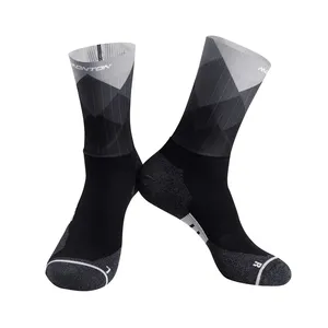 Gebreide Sokken In Alle Kleuren En Aangepaste Logo 'S Normale Maat Voor Mannen En Vrouwen Gebreide Sokken Van Topkwaliteit