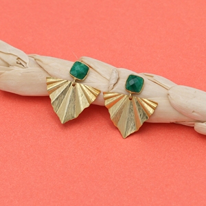 ต่างหูควอตซ์ทำด้วยมือสีเขียวมรกต | เครื่องประดับทองเหลืองชุบทอง18K สำหรับผู้หญิง | ต่างหูแต่งงานอินเดีย | แบรนด์ Dua - Product Image 2