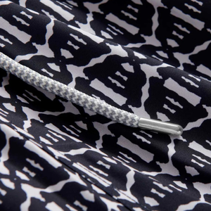 Shorts de bain recyclés pour hommes, motif abstrait noir, séchage rapide, avec cordon de serrage à la taille et poches - Product Image 5