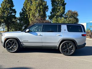 Auténtico Cleanly USADO 2025 R i v i a n R1S Edición Aventura - Product Image 3