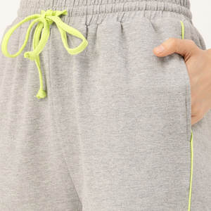 Vente en gros de survêtements de sport décontractés de haute qualité pour femmes en molleton avec logo imprimé pour survêtement de la saison d'hiver - Product Image 4