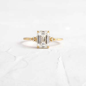 Anillo de Compromiso de Plata 925 con Moissanita Corte Esmeralda, Elegante Anillo de Bodas Chapado en Oro Amarillo de 14K, Oro Blanco y Oro Rosa - Product Image 5