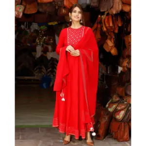 Abaya élégante en rayonne douce à col rond, longue et à coupe évasée, de couleur rouge rose, pour femmes musulmanes du Moyen-Orient, pour un usage quotidien à la maison, 2024-2026 - Product Image 3