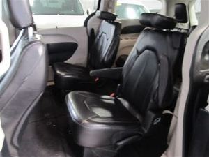 Minivan V-OYAGER LXi 2020 d'occasion, extrêmement propre, traction avant - Product Image 2