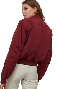 แจ็คเก็ตบอมเบอร์ผู้หญิงแบบหนาสำหรับฤดูหนาว ปี 2025 รับสกรีนโลโก้ แจ็คเก็ตบอมเบอร์ผู้หญิงแบบหนา อุ่น มีกระเป๋าสั่งทำ คุณภาพสูง ระบายอากาศได้ดี - Product Image 2