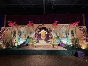 Configuración de escenario de boda indo-canadiense Configuración de escenario Grande para bodas canadienses Fabricante de escenarios de boda india - Product Image 4