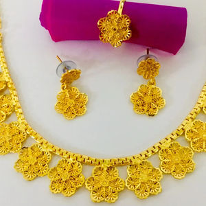 Ensemble de bijoux de mode vintage plaqué or 18 carats matériel en cuivre-collier boucles d'oreilles bracelets peignes broches - Product Image 1