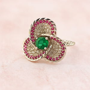 Anillo de Compromiso de Plata de Ley 925 con Flor de Rubí y Esmeralda Hecha a Mano para Ella - Regalo de Cumpleaños - Product Image 1