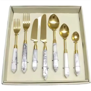 Ensemble de couverts en métal de qualité supérieure avec poignées en résine verte Ensemble de couverts de cuisine de table au design tendance poli or - Product Image 5