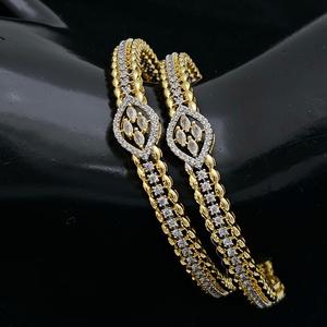 Designer élégant à la mode de qualité supérieure or finition blanche avec AD Stone Look deux ensembles de bracelets pour les femmes vêtements de mariage pour les filles - Product Image 1